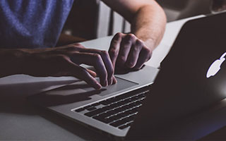 乐鱼官方登录入口-英超球队利用深度学习优化边路进攻时机判断，英超攻势足球