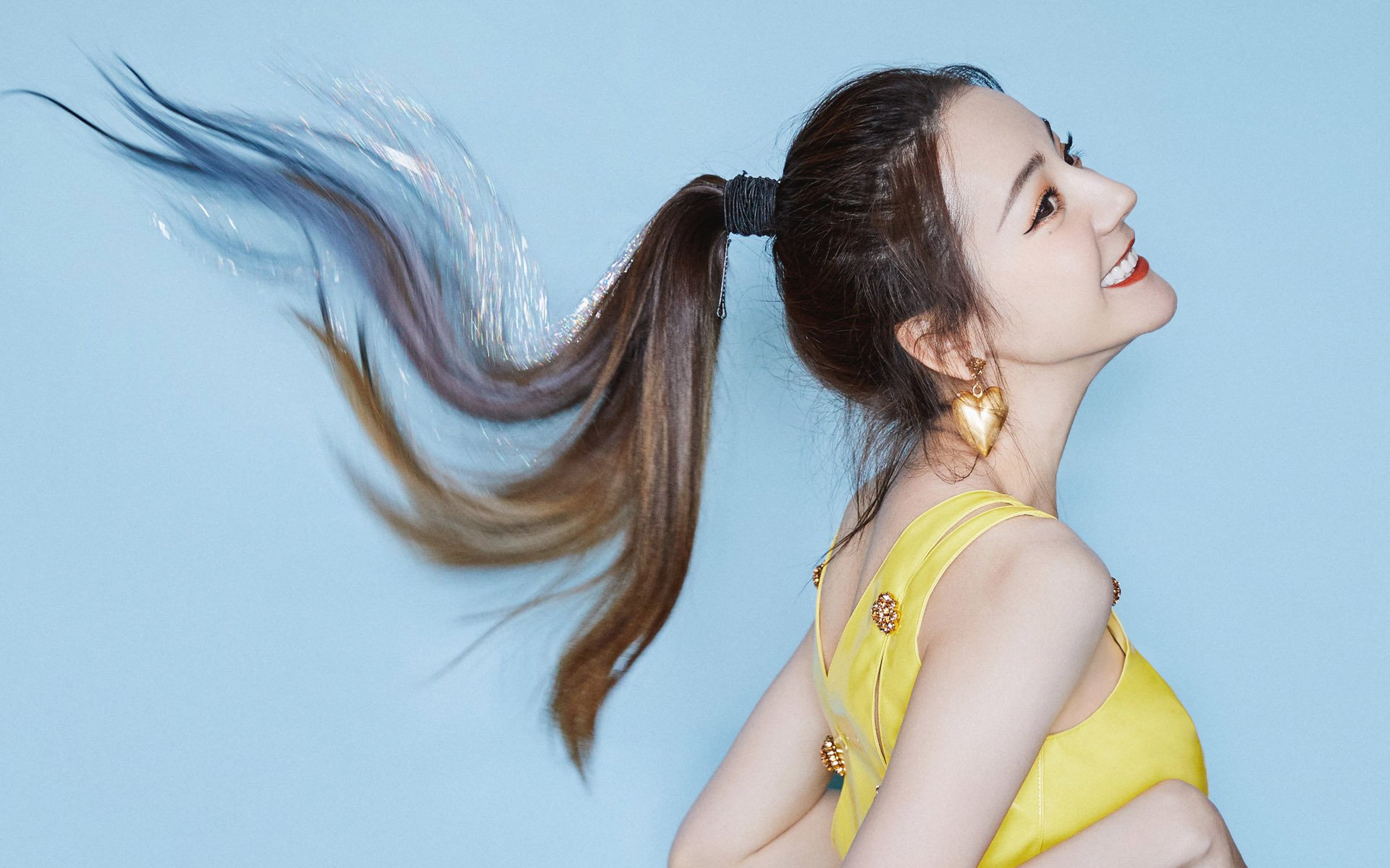 _泉水越野跑：水润身体，净化心灵_，骑行在泉水小镇下坡有点陡