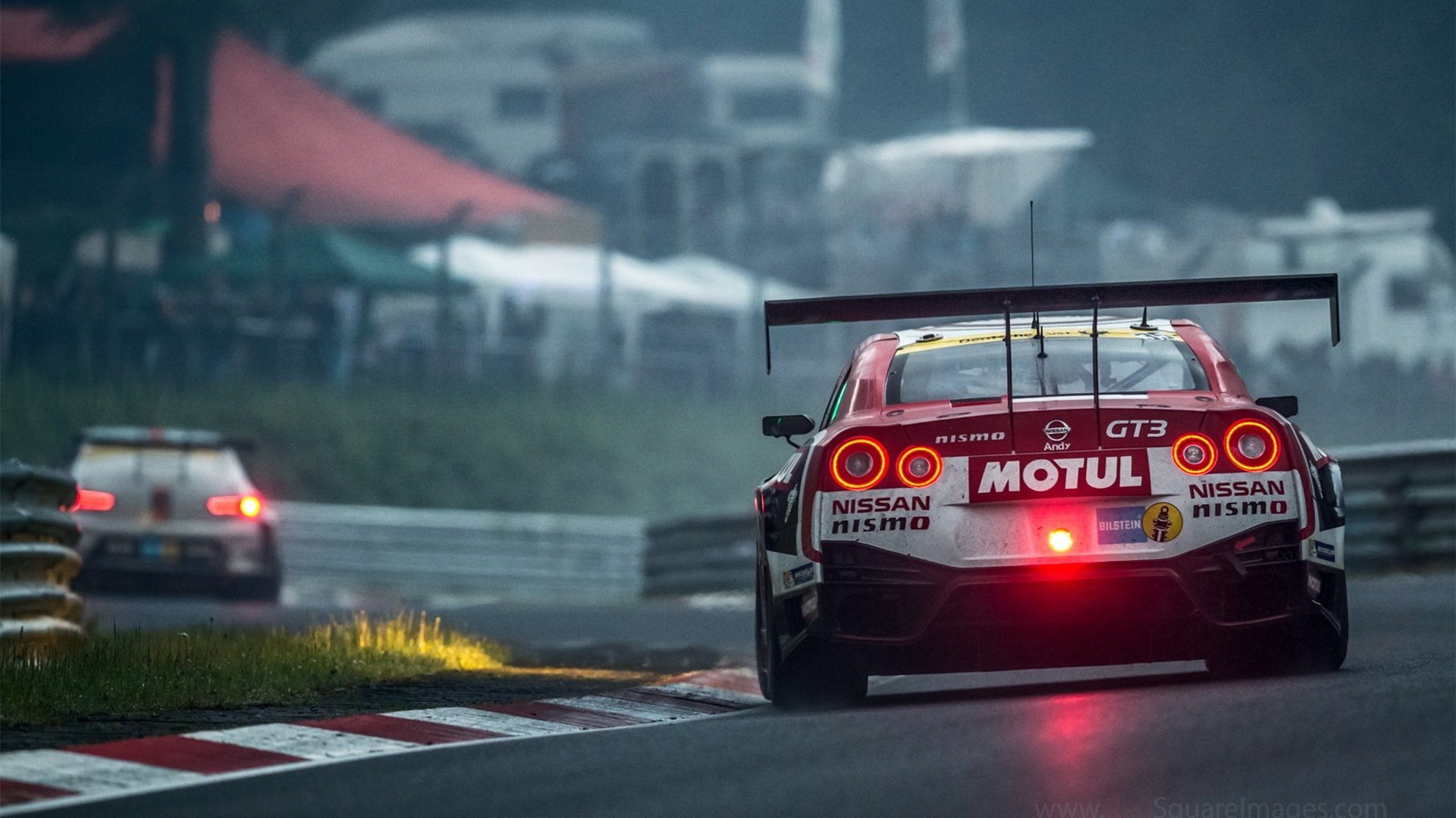 绿色环保足球场成为城市新名片,打造“绿色足球城市”,足球场绿色草坪背景图