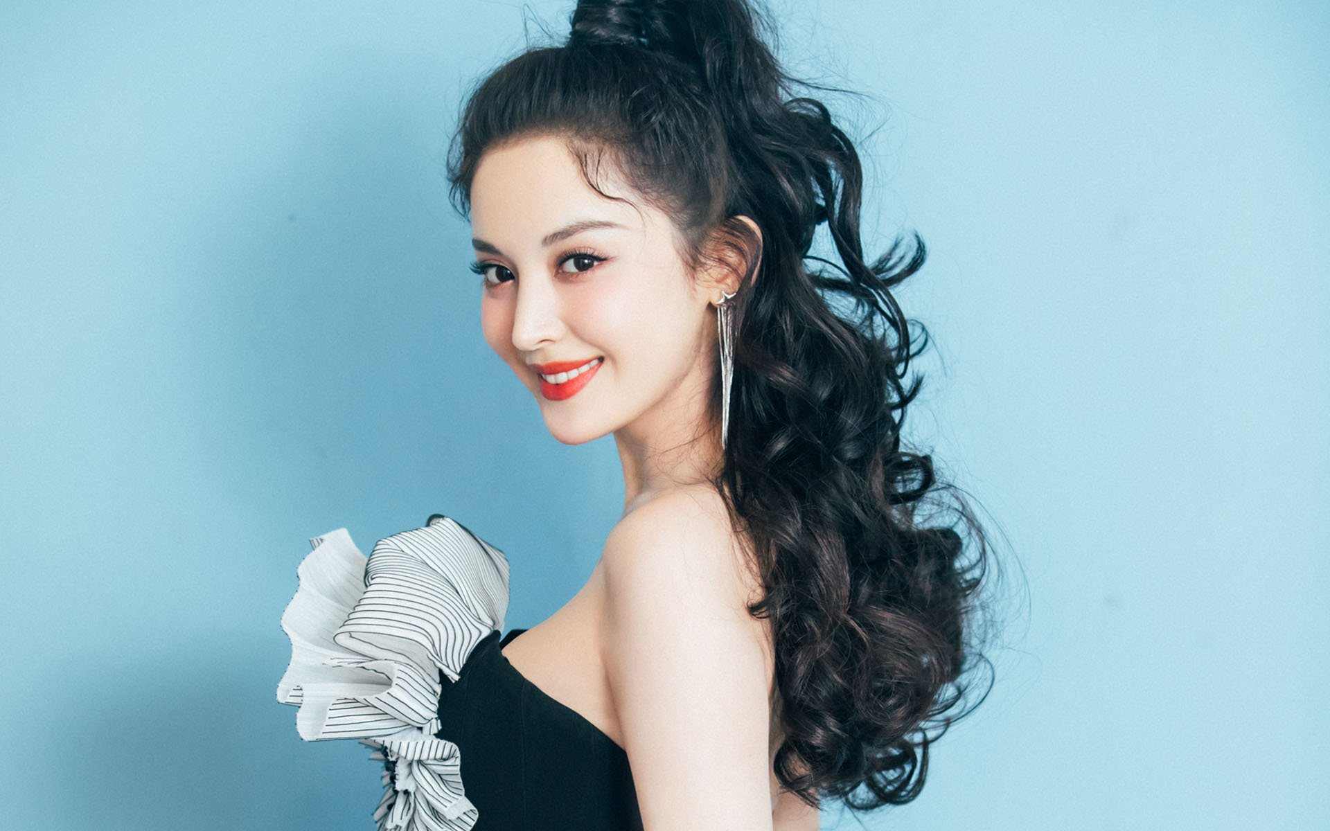 丹麦队逼平斯洛文尼亚,拿到了不败战绩,丹麦球队水平