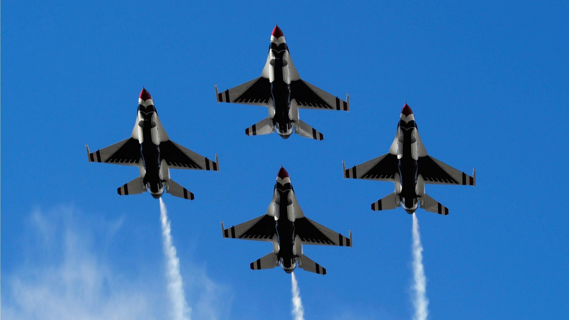 哥伦比亚马术协会举办马匹护理培训班,提高骑手护理技能。,哥伦比亚马拉松