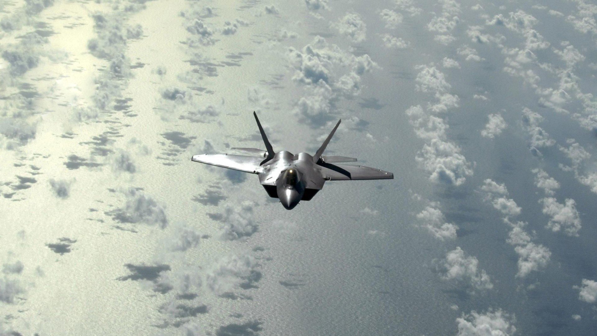 “沙滩手球:运动员之间的极速对抗,紧张刺激”