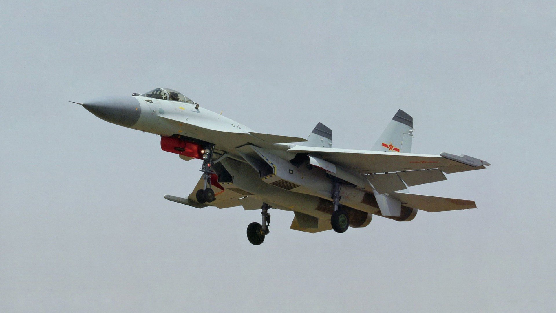 战术体系逐渐稳定球员在不同位置上展现出更强执行能力,球队战术打法