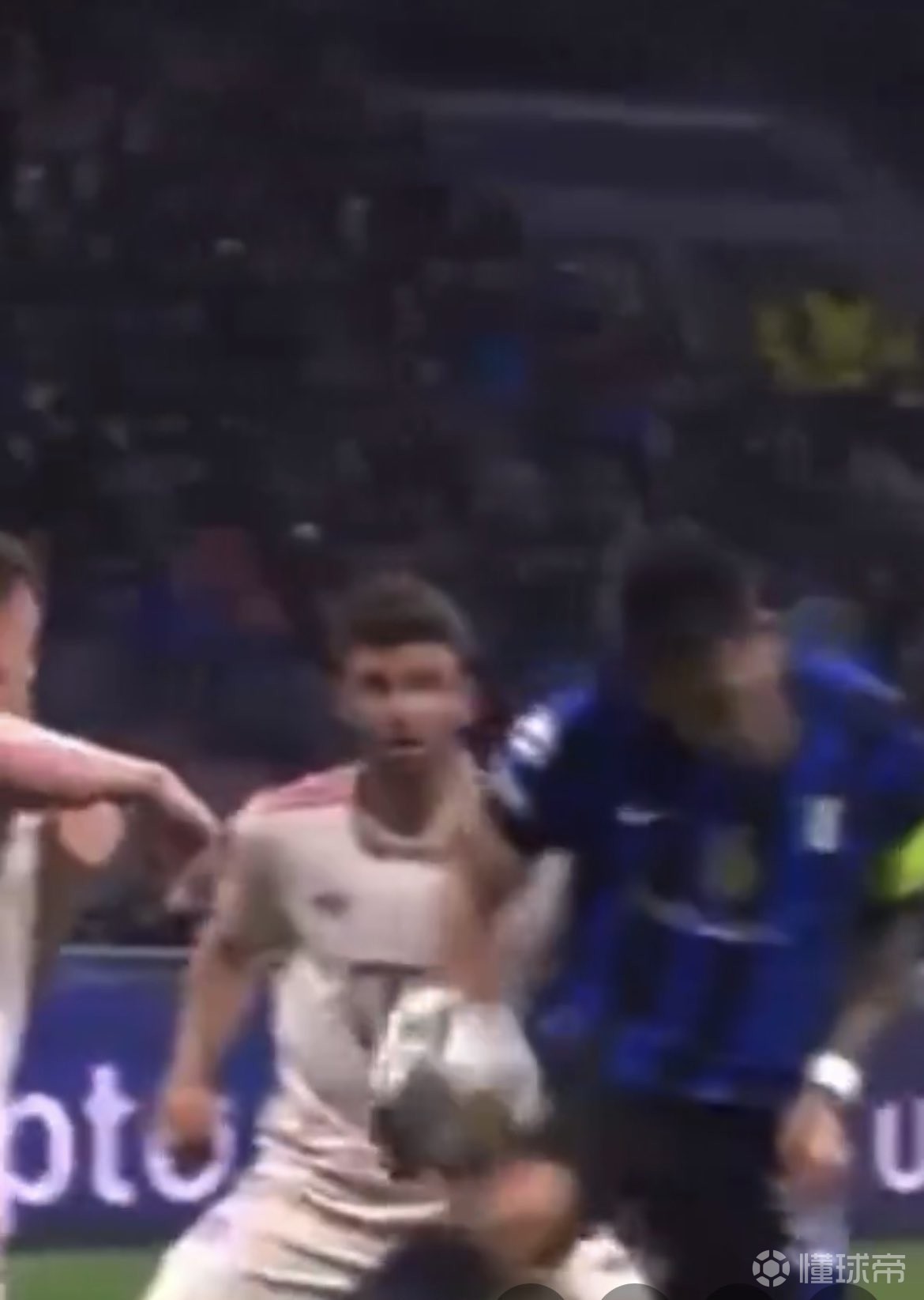 关于足球规则大讨论:手球判罚是否过于严苛?的信息 关于足球规则大讨论:手球判罚是否过于严苛?的信息