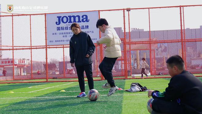 包含乐鱼体育:足球技能训练营，提升青少年球员的素质的词条