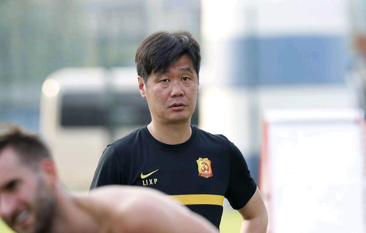 关于李霄鹏能否带领国足走出低谷？的信息